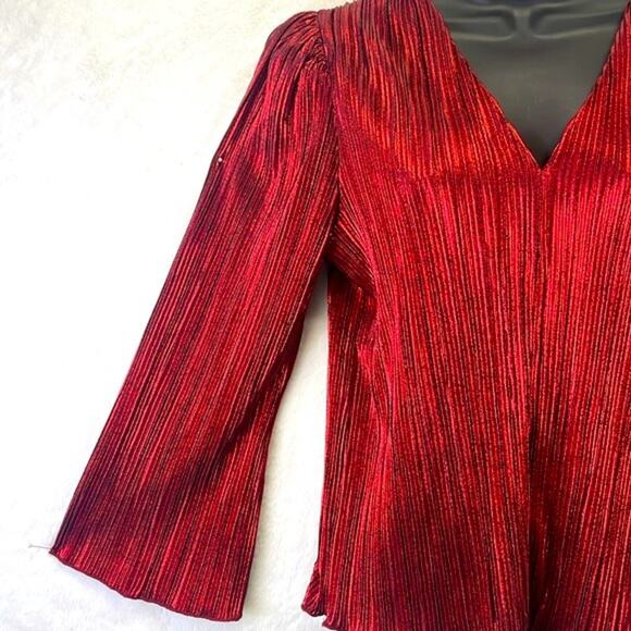 Chenault Red Metallic Shine Bell Sleeve Roll V Neck Stretchy Crinkle NWT Top M - Picture 3 of 15